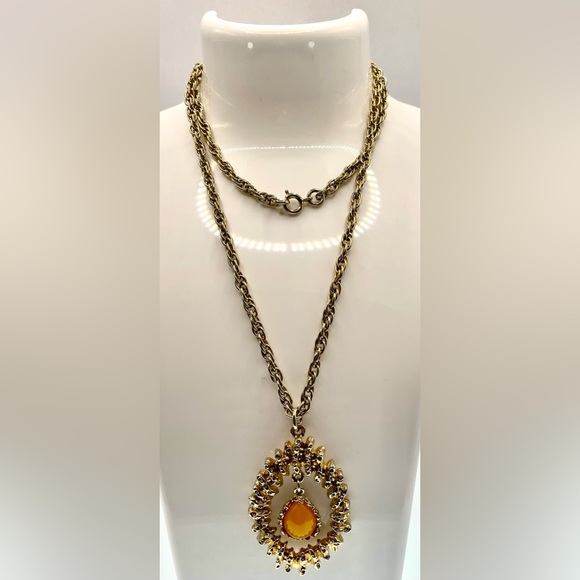 Vintage 1970s Signed Sarah Coventry
Honeycomb Tear Drop Pendant Necklace - Picture 4 of 8
